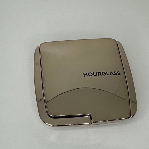 Hourglass Ambient Lighting Blush - Diffused Heat - Picture 9 of 12